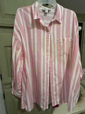 Old Navy Pink and White Striped Button-Down Shirt